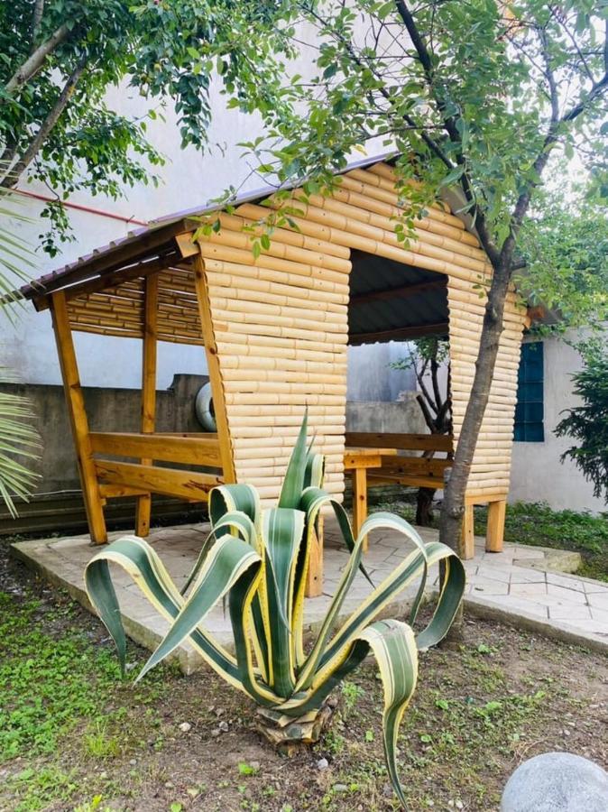 באטומי Guesthouse Family מראה חיצוני תמונה